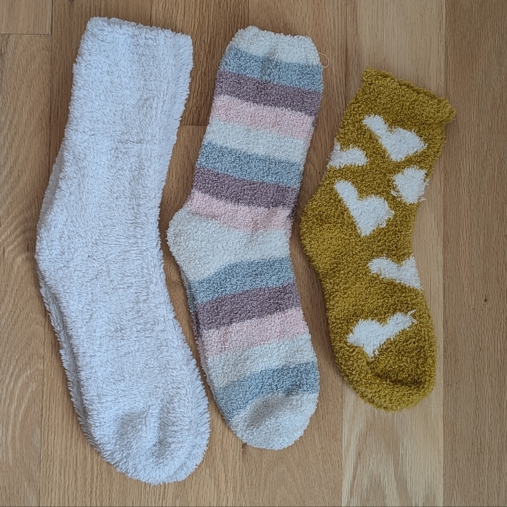 3 pairs of super warm and fuzzy socks - Picture 2 of 2